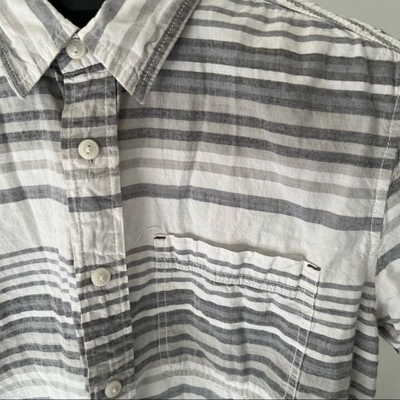 Free Planet Mens Medium Button Up Shirt with Gray & Blue Horizontal Stripes - Picture 3 of 7